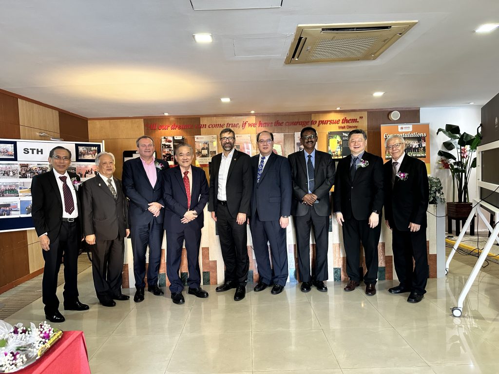 MDIS Council Members and Delegates from the University of Roehampton at MDIS Tropical Breeze.